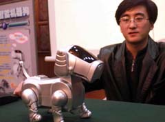 ・・・・・・ 犬型ロボット